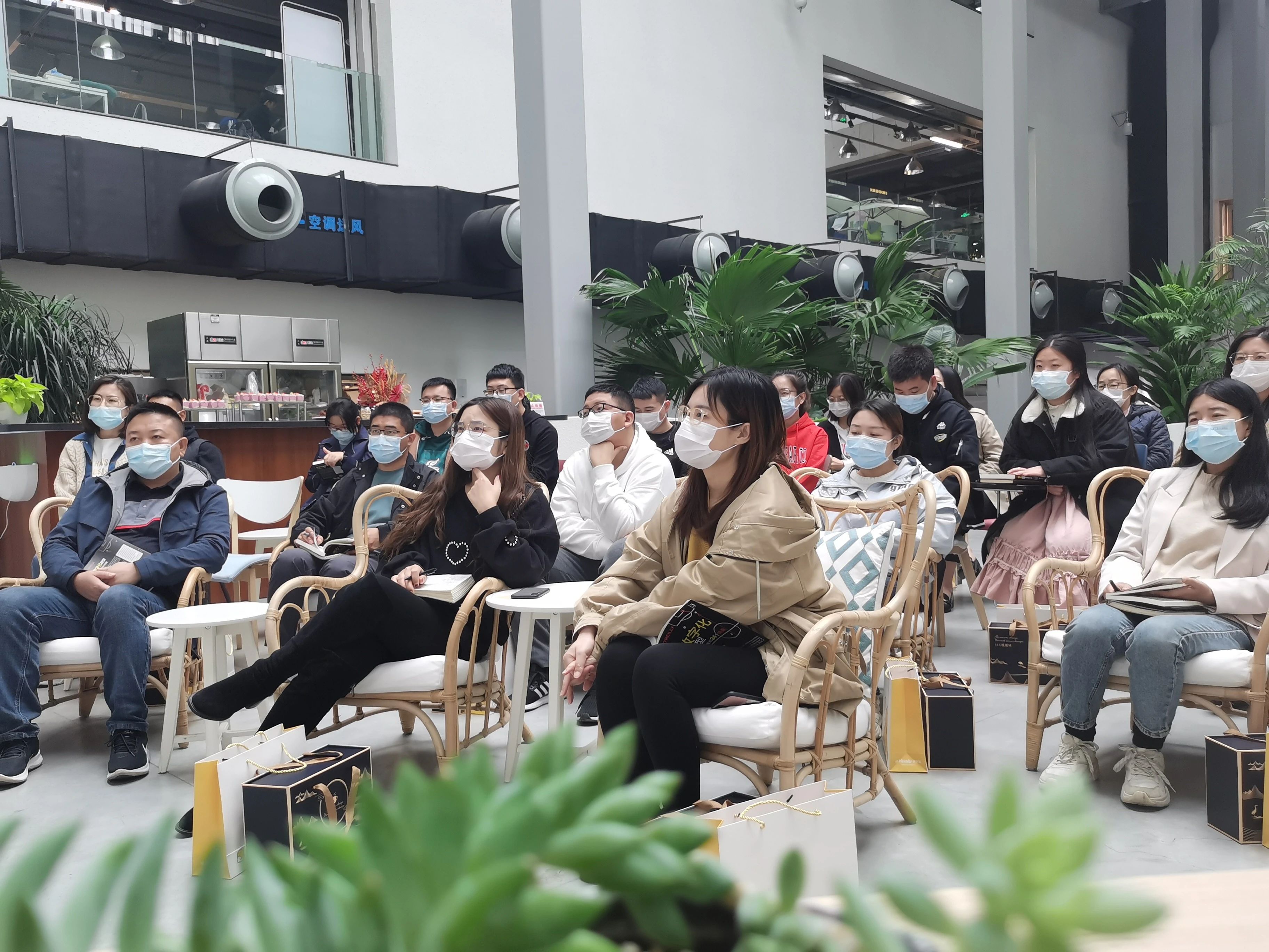 ��¼���ű������Ὺչ�������ҳ� ����ͷ�� Ӯ��δ��������ϵ�������˶�